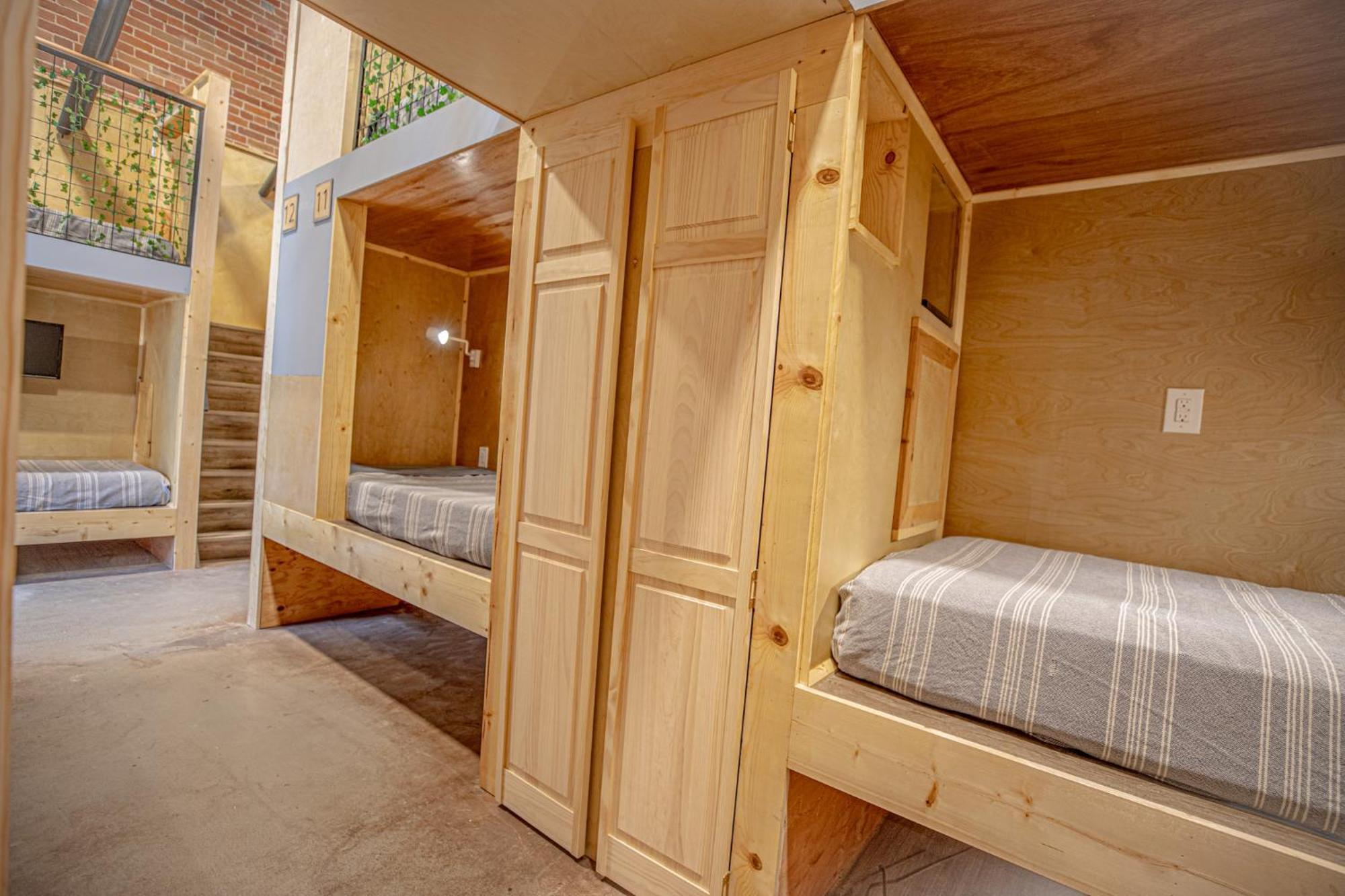 Social Stays - Santa Barbara'S First Hostel On State Street Ngoại thất bức ảnh
