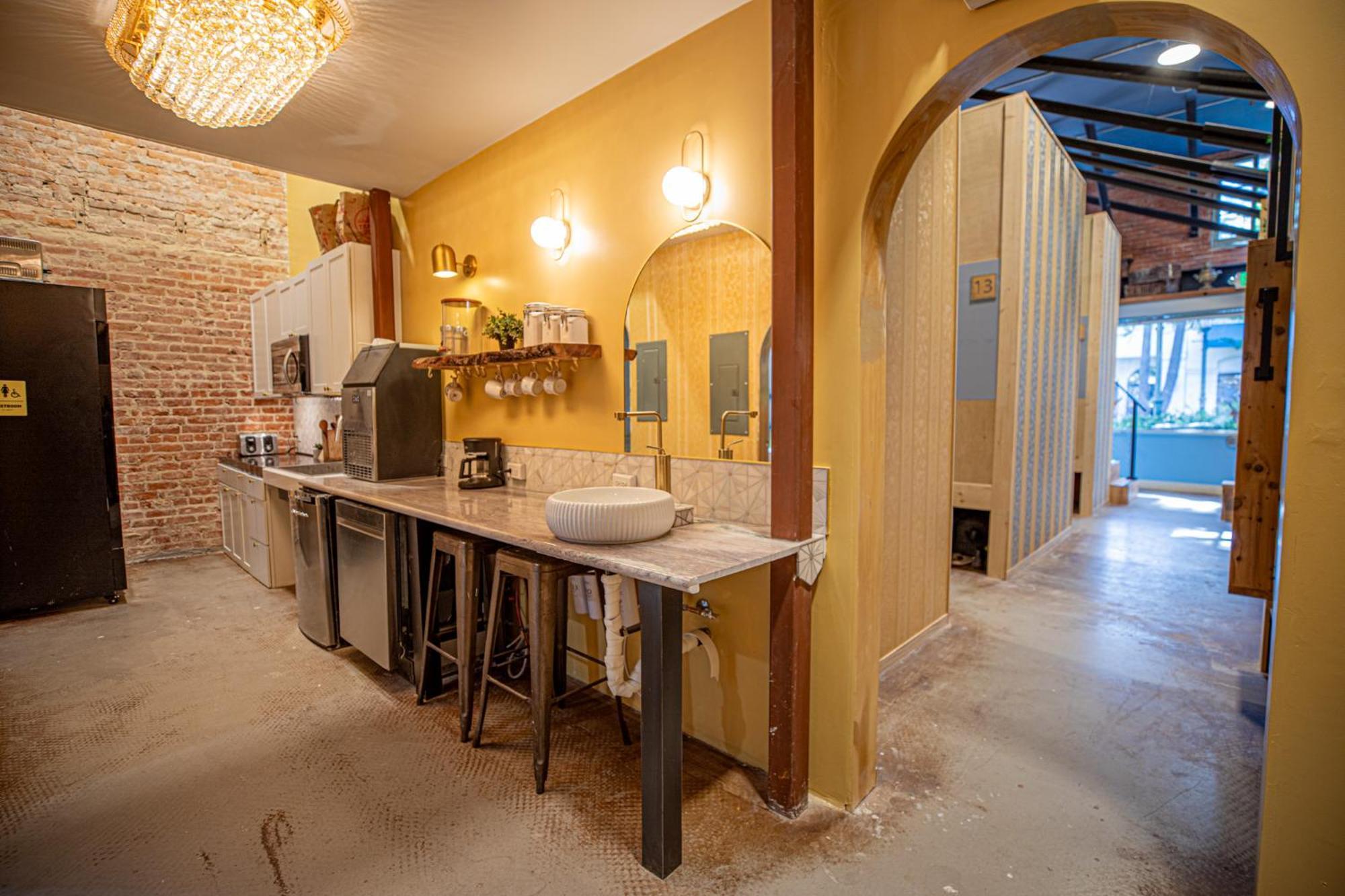 Social Stays - Santa Barbara'S First Hostel On State Street Ngoại thất bức ảnh