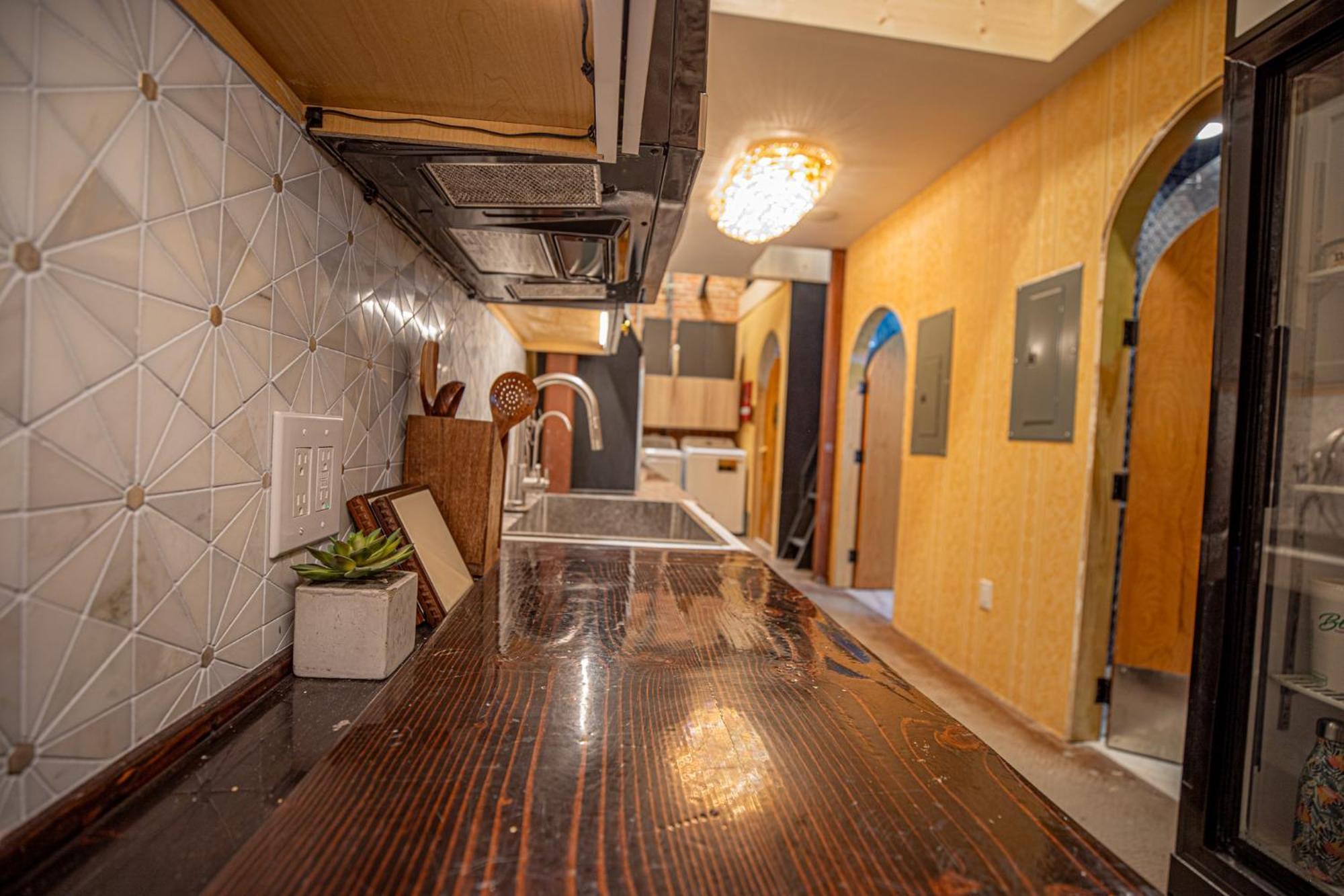 Social Stays - Santa Barbara'S First Hostel On State Street Ngoại thất bức ảnh