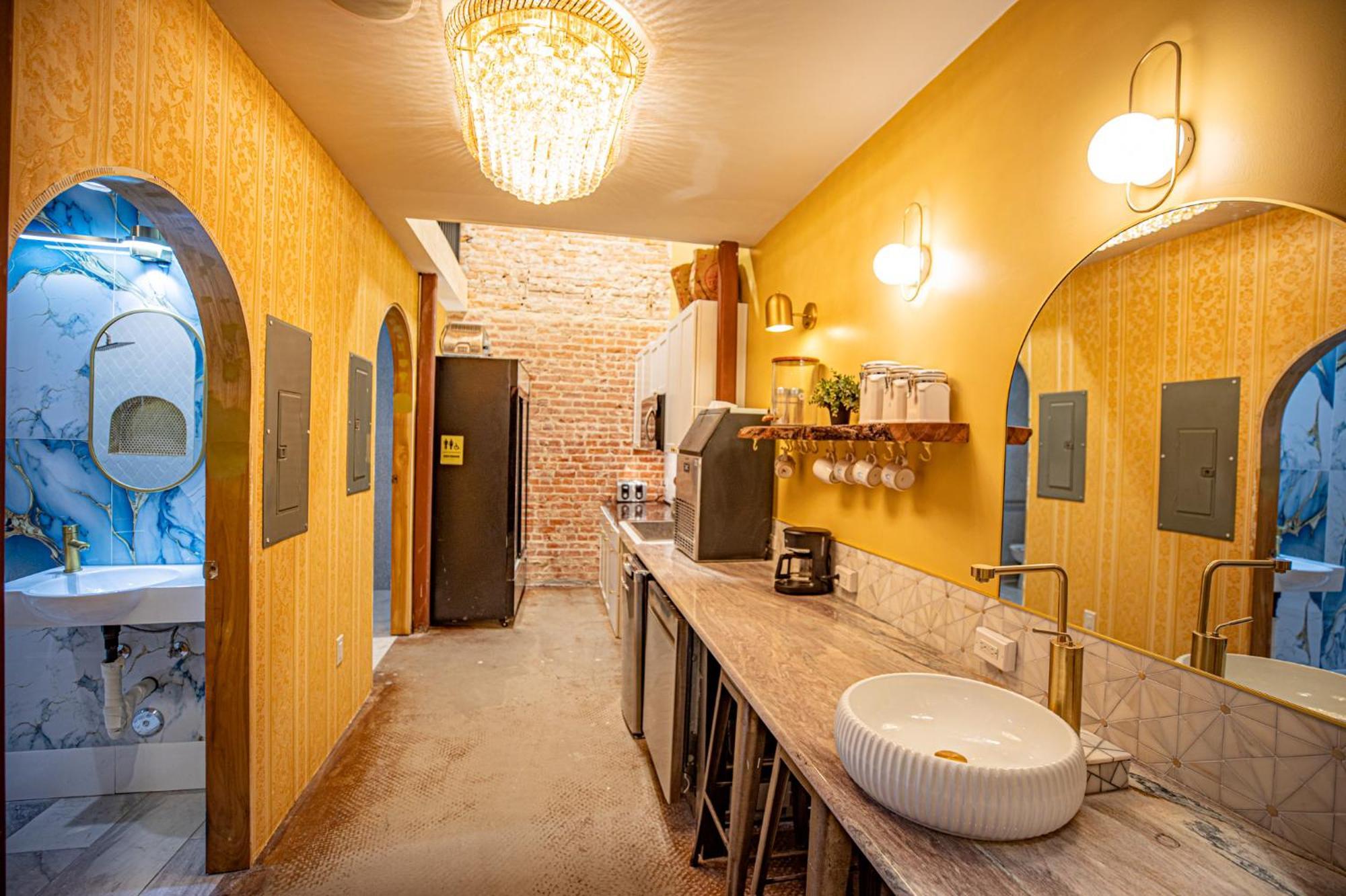 Social Stays - Santa Barbara'S First Hostel On State Street Ngoại thất bức ảnh