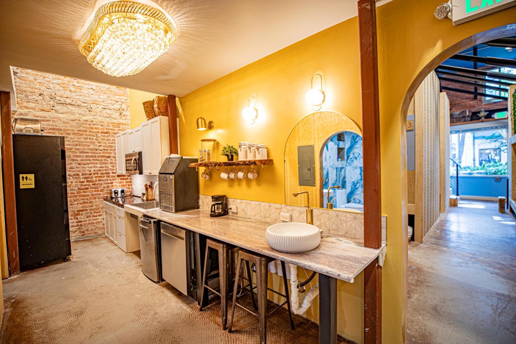 Social Stays - Santa Barbara'S First Hostel On State Street Ngoại thất bức ảnh