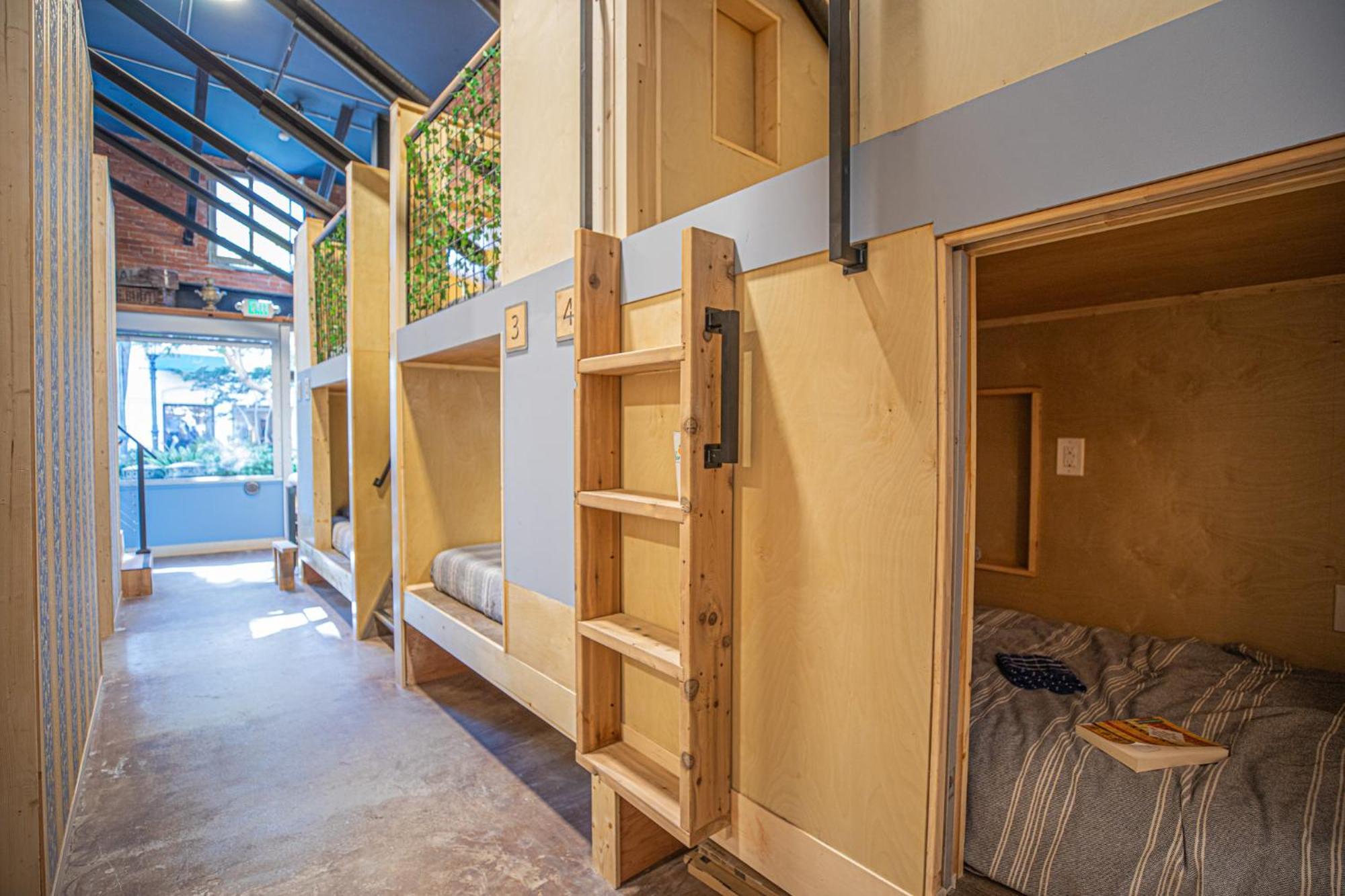 Social Stays - Santa Barbara'S First Hostel On State Street Ngoại thất bức ảnh
