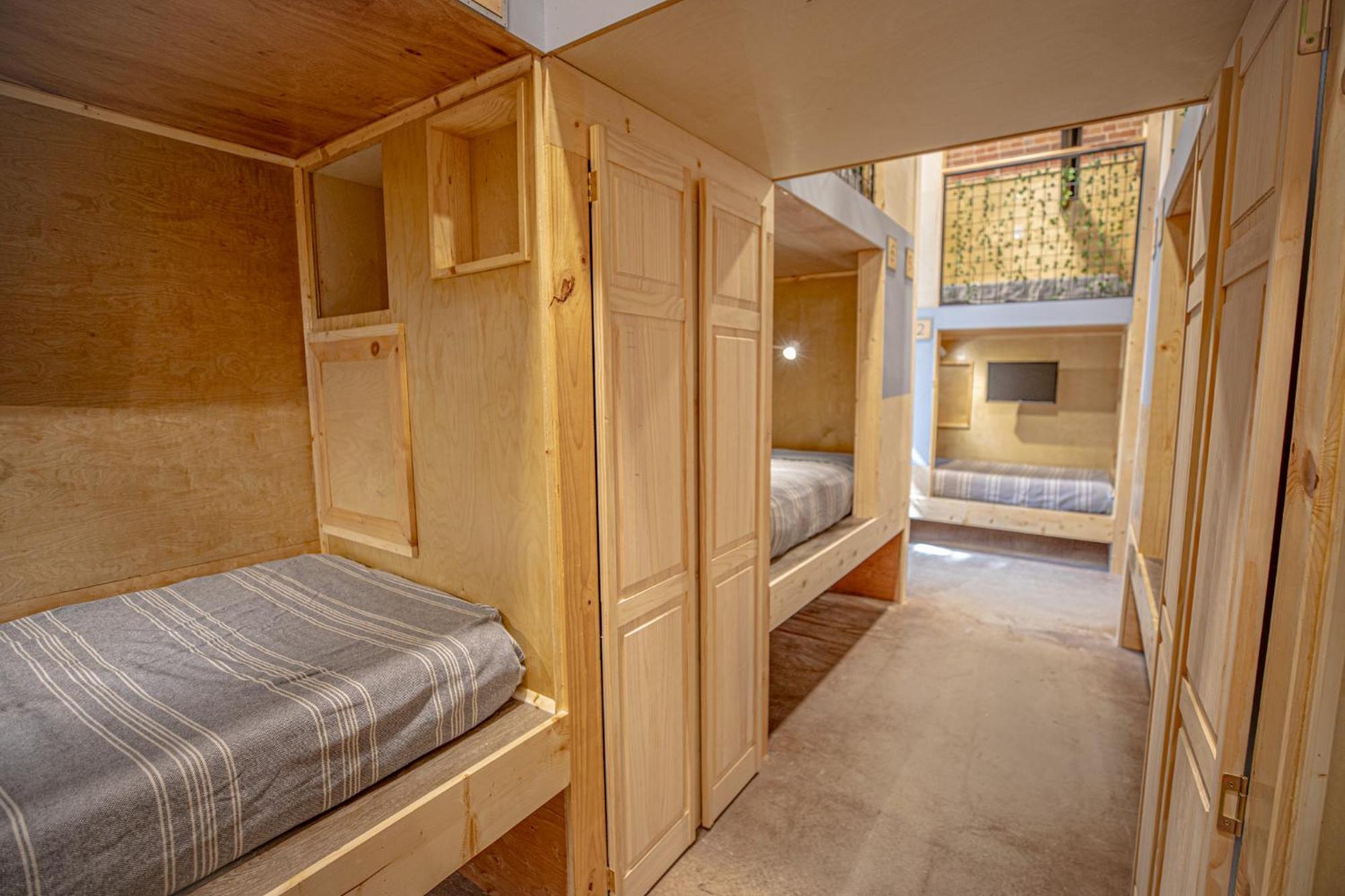 Social Stays - Santa Barbara'S First Hostel On State Street Ngoại thất bức ảnh