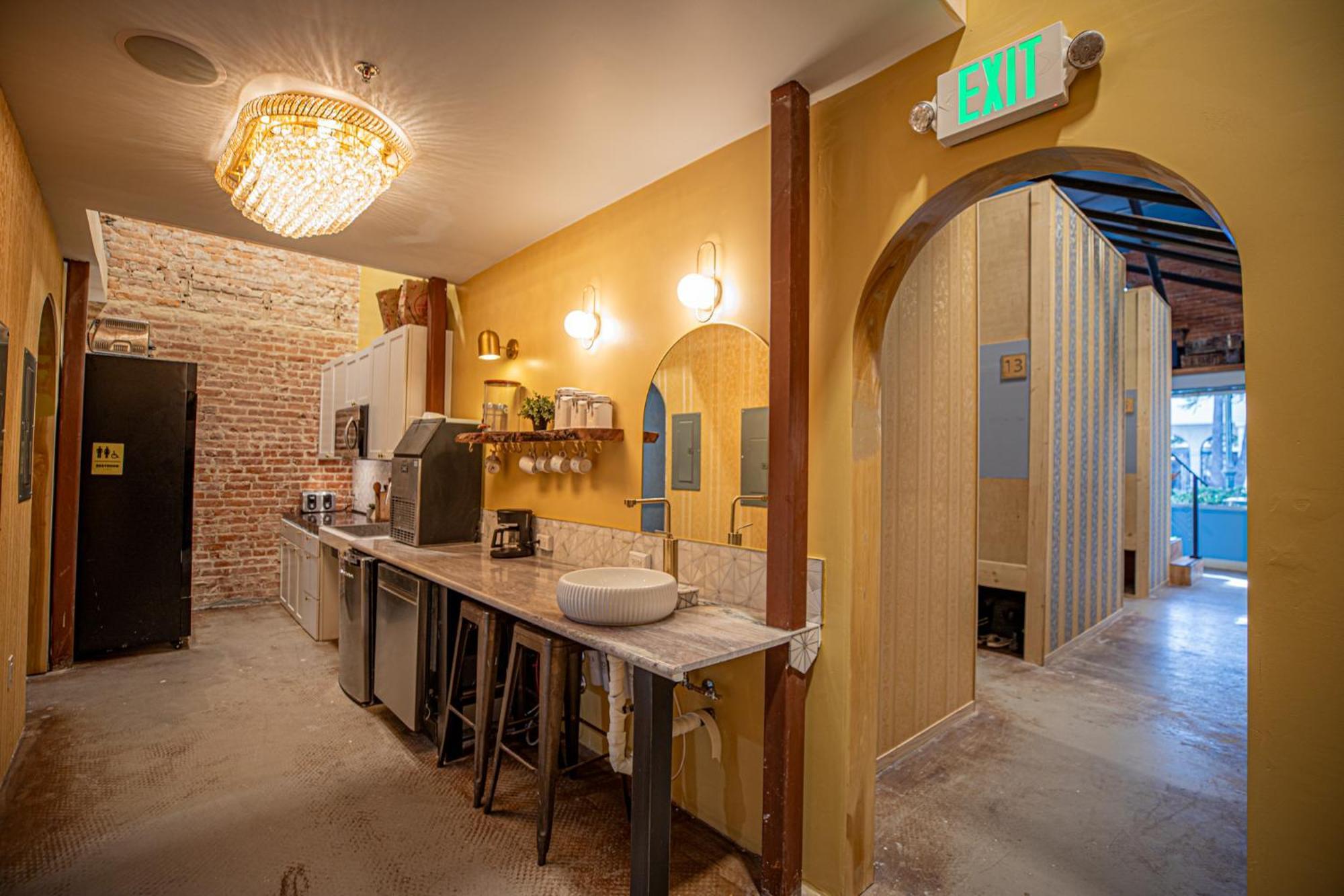 Social Stays - Santa Barbara'S First Hostel On State Street Ngoại thất bức ảnh