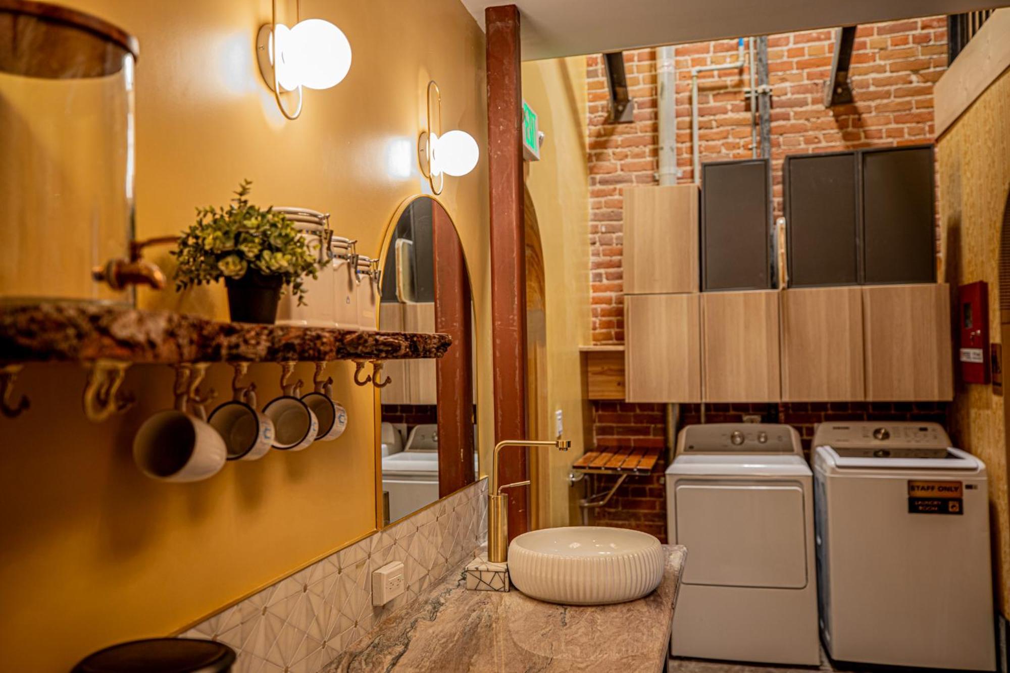 Social Stays - Santa Barbara'S First Hostel On State Street Ngoại thất bức ảnh