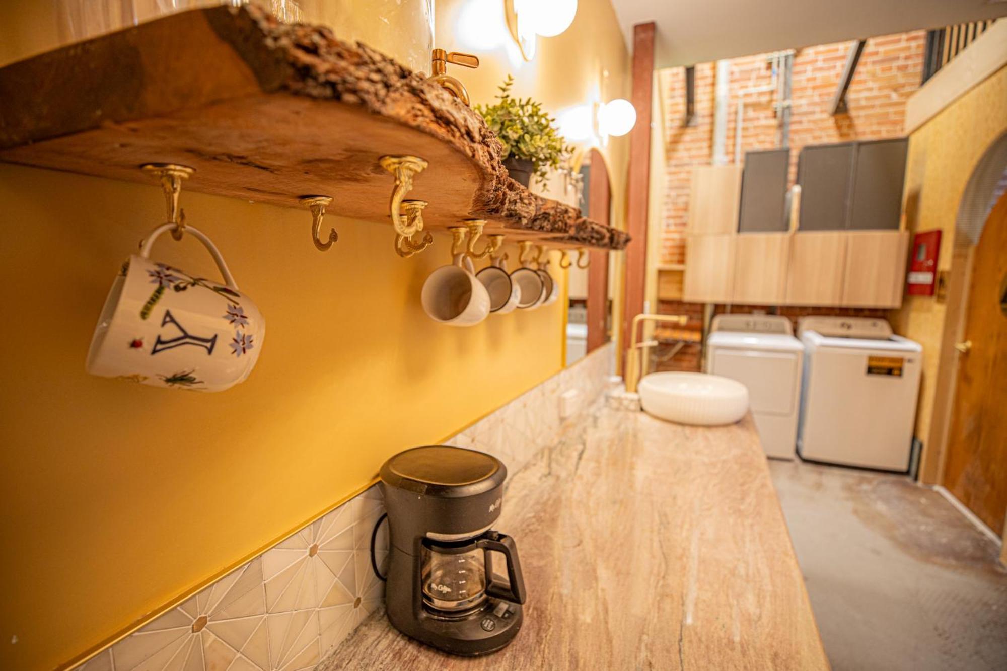 Social Stays - Santa Barbara'S First Hostel On State Street Ngoại thất bức ảnh