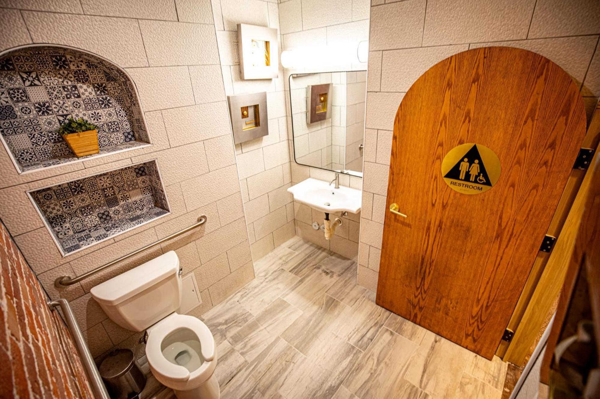 Social Stays - Santa Barbara'S First Hostel On State Street Ngoại thất bức ảnh